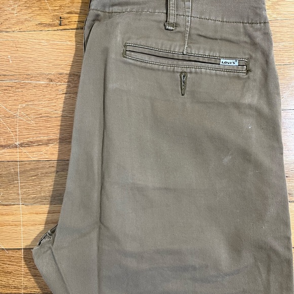 Levi’s khaki Chino Pant - Picture 2 of 2
